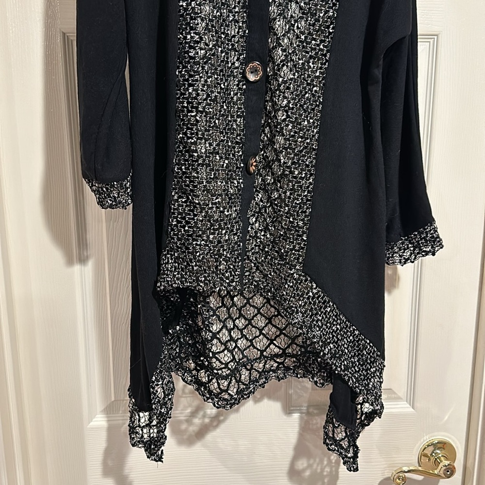 NWT Kaktus black top. Size medium. - Picture 3 of 6